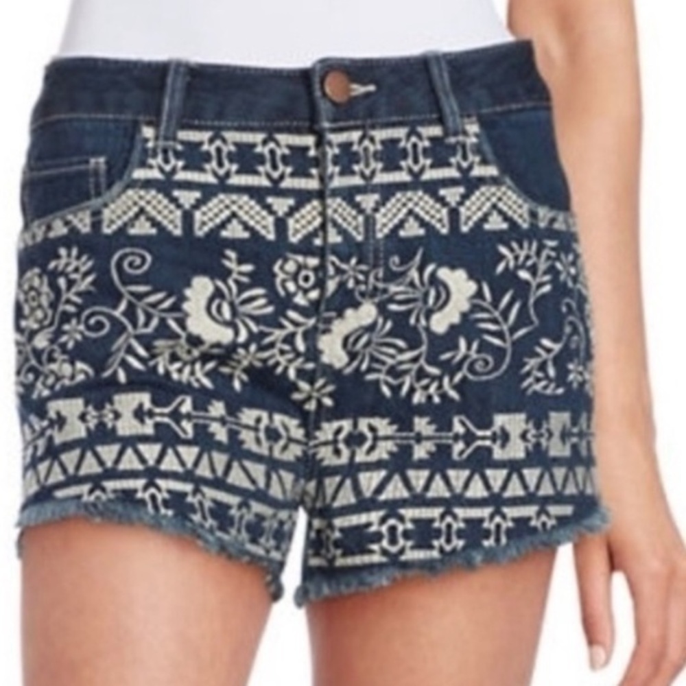 Design Lab Jean Shorts Floral Embroidery Blue
Denim Fringe Boho Bohemian Trendy